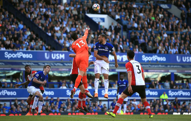 这显露出他 这显露出他